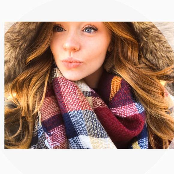 Meet your Posher, Liv - Picture 1 of 1